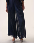 Signature | Silky Knit Straight Top with Pleated Chiffon Sleeves
254725. Signature | Pleated Chiffon Wide Leg Pants
254724 set