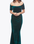 Z0388Off the shoulder velvet gown