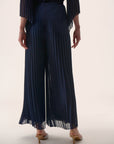 Signature | Silky Knit Straight Top with Pleated Chiffon Sleeves
254725. Signature | Pleated Chiffon Wide Leg Pants
254724 set