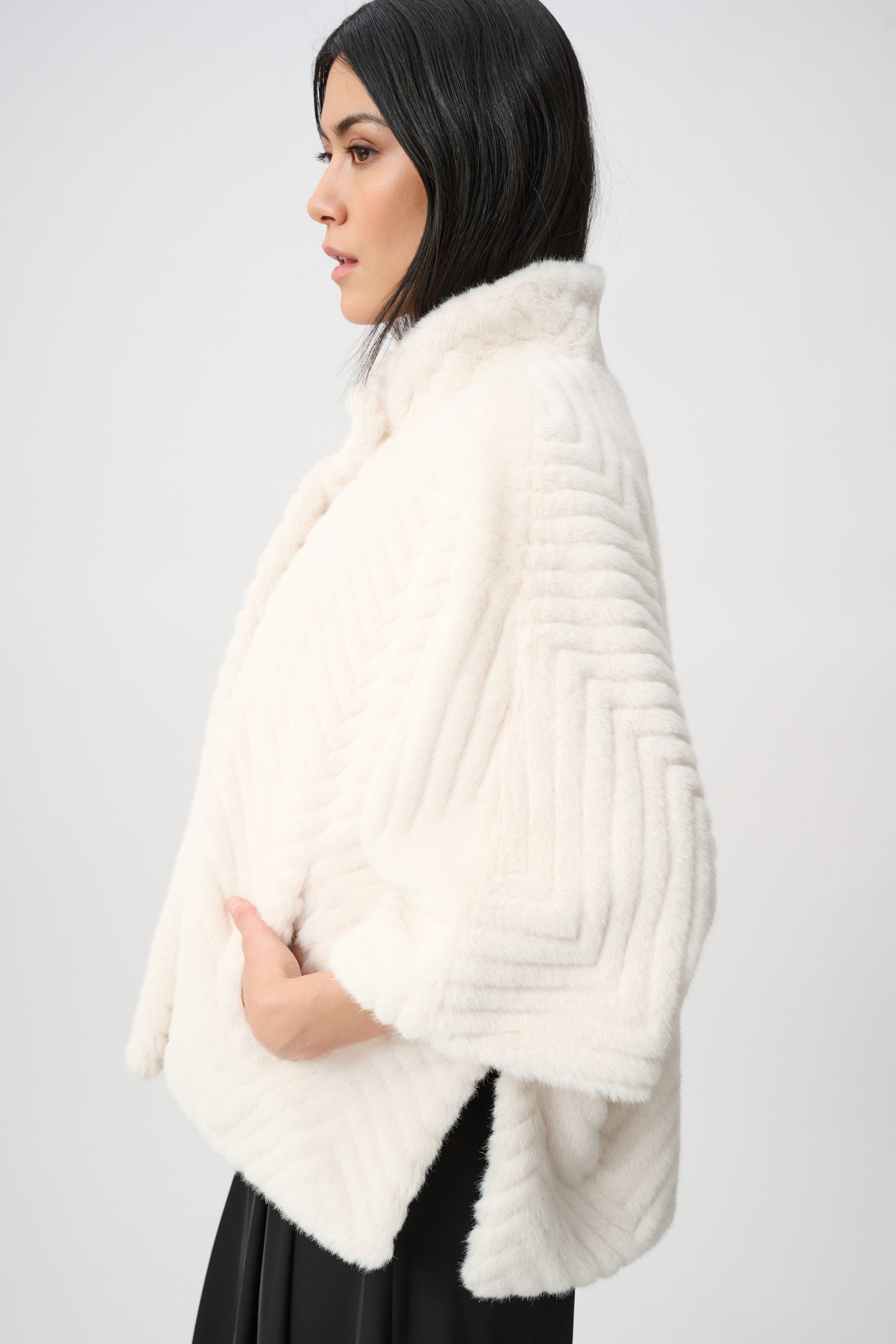 Chevron Faux Fur Cape-Style Jacket
263917