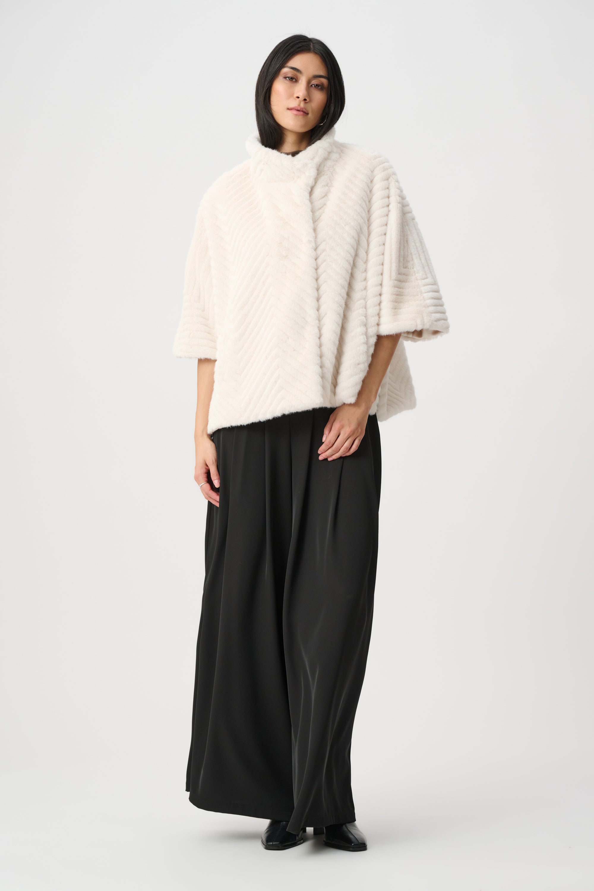 Chevron Faux Fur Cape-Style Jacket
263917
