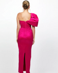 ELANOR DRAMATIC ONE SHOULDER MIDAXI B79D22L